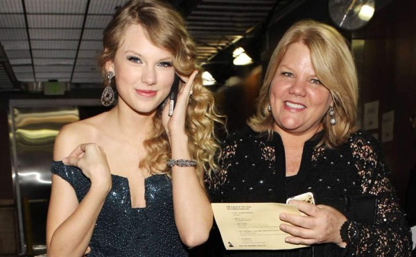 Taylor Swift: 'Mi mamá tiene cáncer'