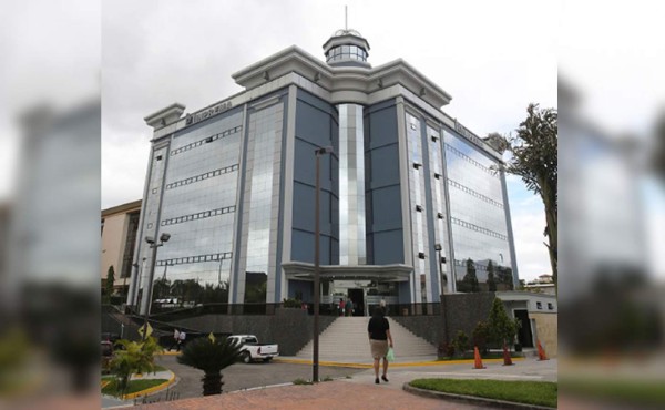 Maestros vuelven a la carga por su jubilación