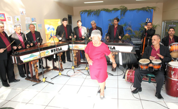 'Apenado toqué música navideña en mayo”