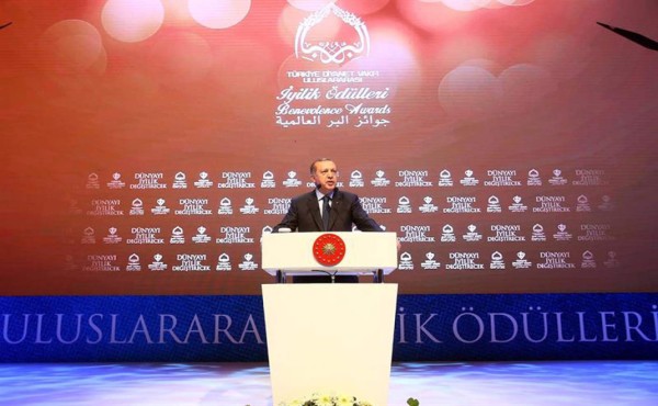 Erdogan llama a Holanda 'república bananera' y dice que pagará por sus acciones