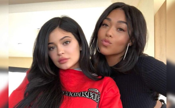 Kylie Jenner y Jordyn Woods 'casi no han hablado' desde su 'inocente beso' con Tristan Thompson