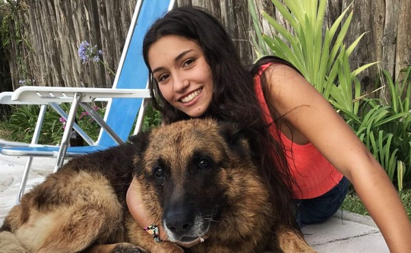 Viral: Joven se toma fotos con su perro y la muerde en la cara