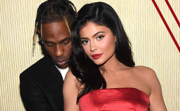 Kylie Jenner eleva sospechas de boda con Travis Scott