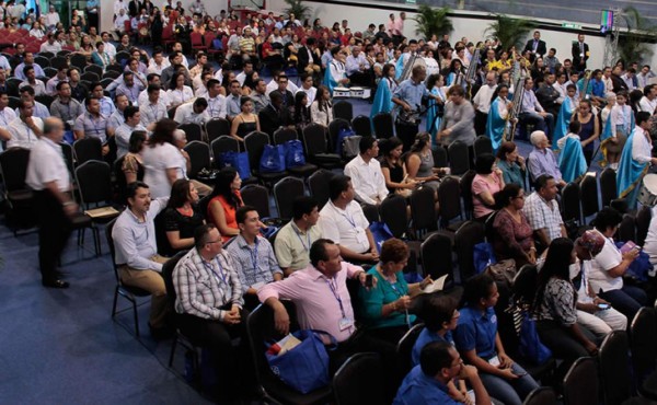 Más de 700 personas se llenan de júbilo en familia