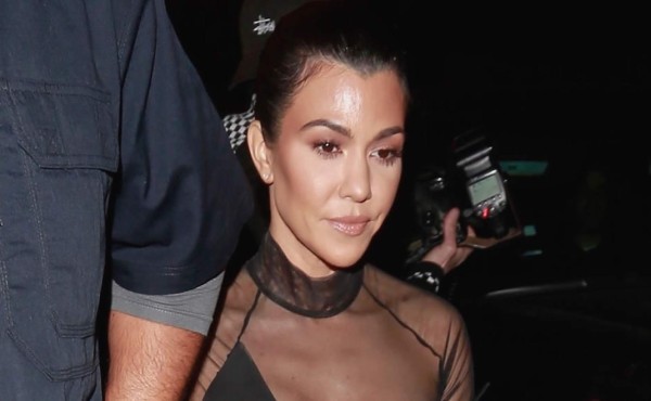 Kourtney Kardashian es traicionada por su escote