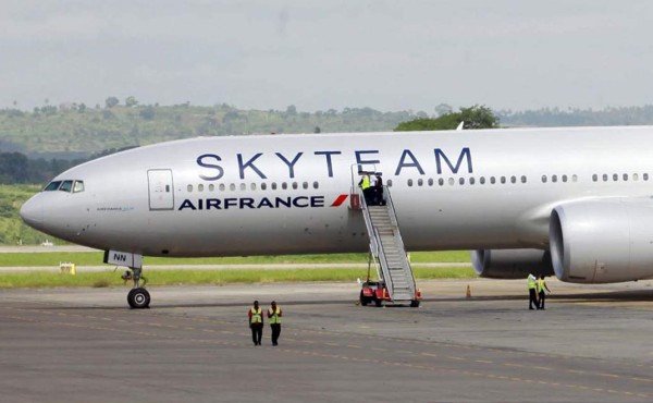 Air France afirma que la bomba encontrada en avión es falsa