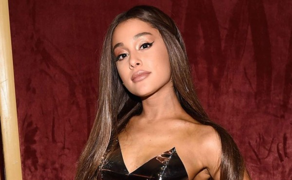 Ariana Grande cubre tatuaje en honor a su ex Pete Davidson por uno dedicado a Mac Miller