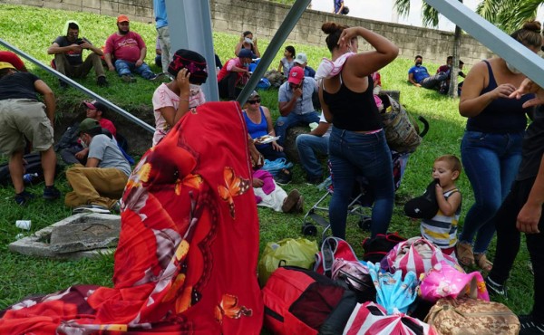 Nueva caravana de migrantes salió anoche rumbo a Estados Unidos