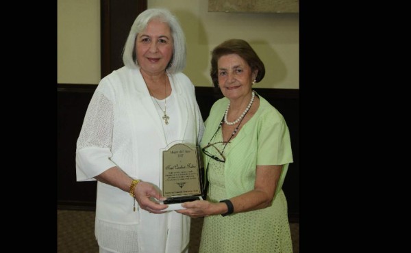 Naval Burbara es galardonada por Afah