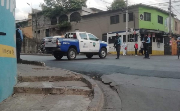 Dejan paquetes con restos de cerdo, sangre y cuchillos en cuatro colonias de Tegucigalpa