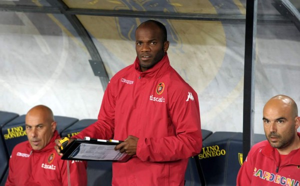 David Suazo, el primer hondureño que podrá dirigir en Europa