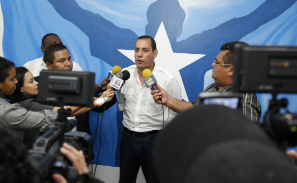 Primeros resultados dan ventaja a Carlos Aguilar en La Ceiba