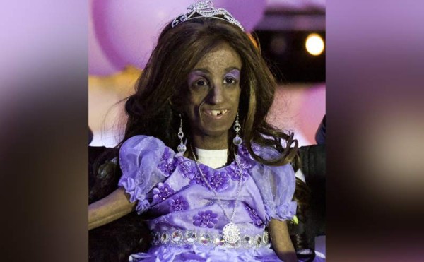 Magali González Sierra estaba feliz, lució un vestido estilo princesa.