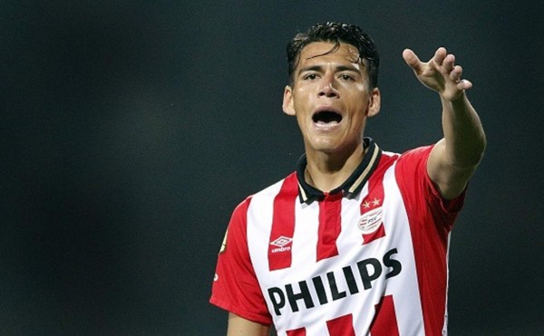 Mexicano Héctor Moreno vuelve a lesionar a otro rival