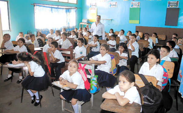 Ni correr pueden escolares por la falta de espacio