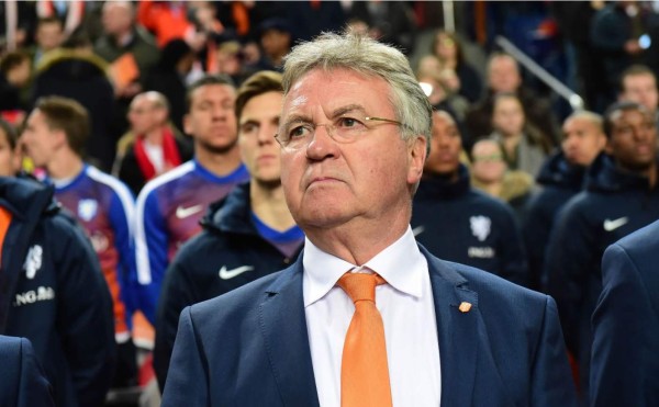 Hiddink: 'Los que abuchearon a Iniesta son unos sinvergüenzas'