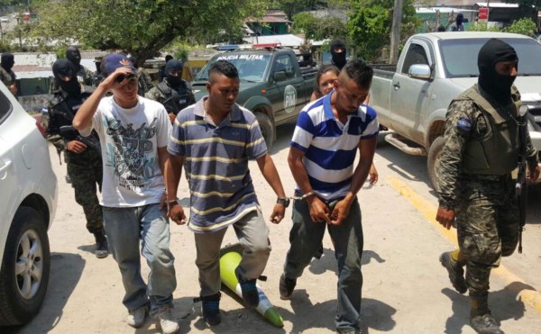 Capturan a cinco pandilleros infraganti en Santa Bárbara