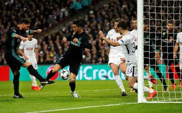 VIDEO: Cristiano Ronaldo evita un gol... ¡de Sergio Ramos!