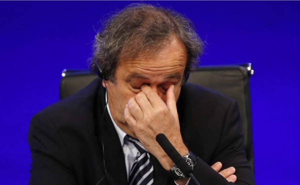 Platini anuncia la retirada de su candidatura a la presidencia de FIFA