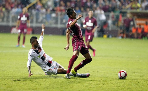 Carlos Discua y Alajuelense conquistan el clásico tico