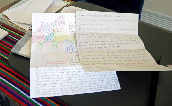 Inmigrantes detenidos y desesperados por COVID-19 se desahogan en cartas