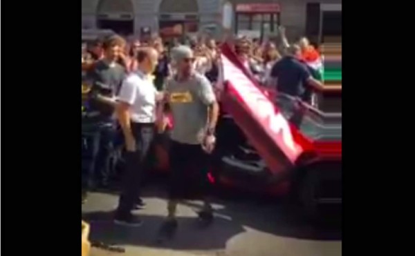 Ronaldinho llegó en lujoso Lamborghini a la final de la Champions