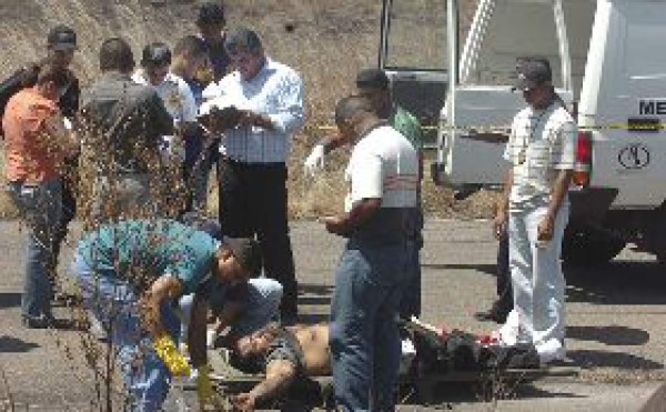 Policía libera a hombre tras enfrentamiento con asaltantes