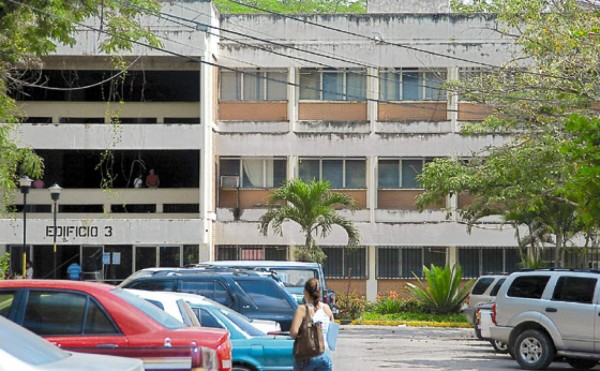 Asume el poder nuevo gobierno en la Unah