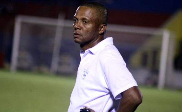 El Victoria decide separar al entrenador Jorge Lozano