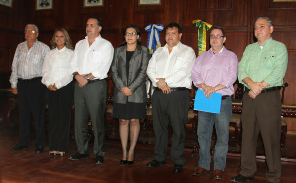 Armando Calidonio nombra nuevos funcionarios en seis áreas