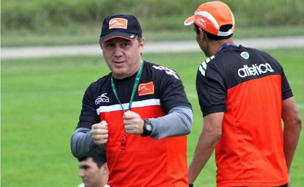 Alex Aguinaga: 'Eddie Hernández tiene el biotipo para ser exitoso en México”