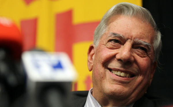 Mario Vargas Llosa: El Nobel es reconocimiento a la literatura en español