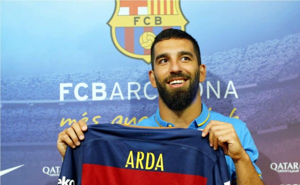 ¡Arda Turan vende 24.000 camisetas en solo dos días!