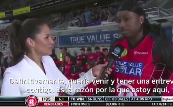 Multan a jugador de cricket que se quiso conquistar a una periodista en vivo