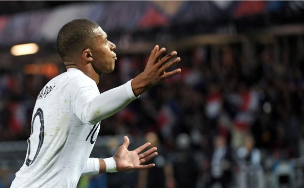 Mbappé le dio el empate a Francia contra Islandia. Foto AFP