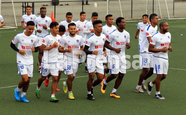 Olimpia entrena con el nuevo uniforme que usará ante Motagua