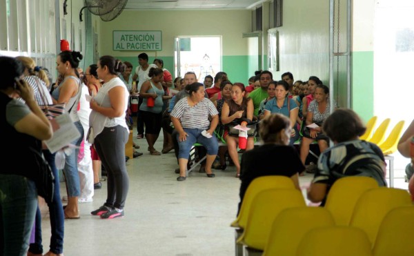 Enfermeras se suman al paro en el Rivas, reclaman un aumento