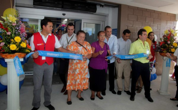 Walmart lleva sus precios bajos a los habitantes de La Ceiba