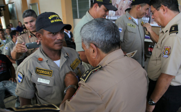 Reconocen en La Ceiba a bomberos por heroico rescate