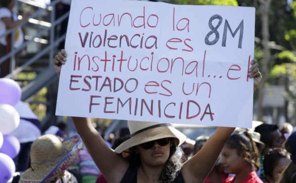 Emigrar, opción de las jóvenes hondureñas ante falta de empleo y violencia