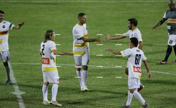 Video: Leyendas internacionales vencen a las de Honduras en duelo de magia y goles