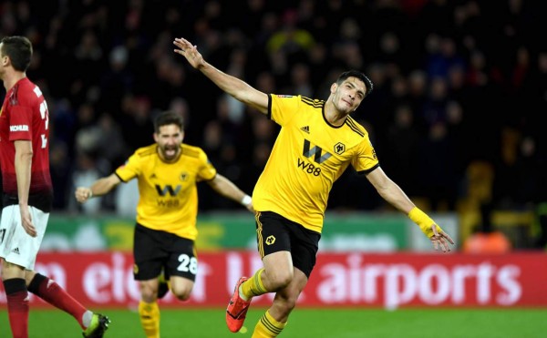 Con gol del mexicano Raúl Jiménez, el Wolverhampton eliminó al Manchester United de la FA Cup