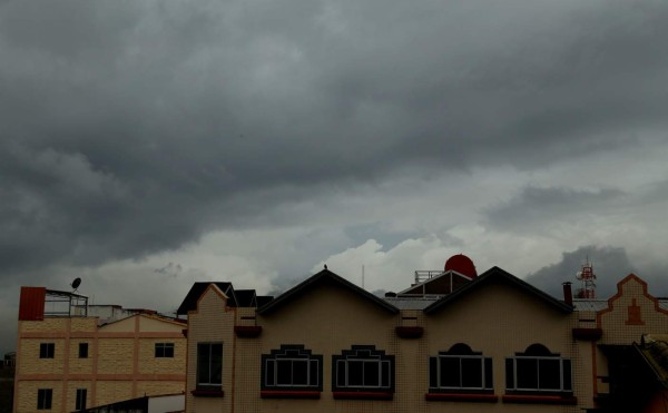 Pronostican lluvias leves con actividad eléctrica para hoy