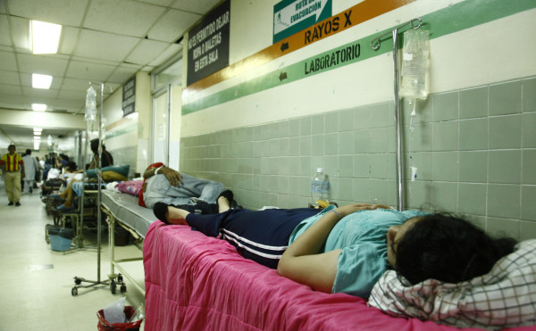 Pacientes pagan L300 por uso de camillas