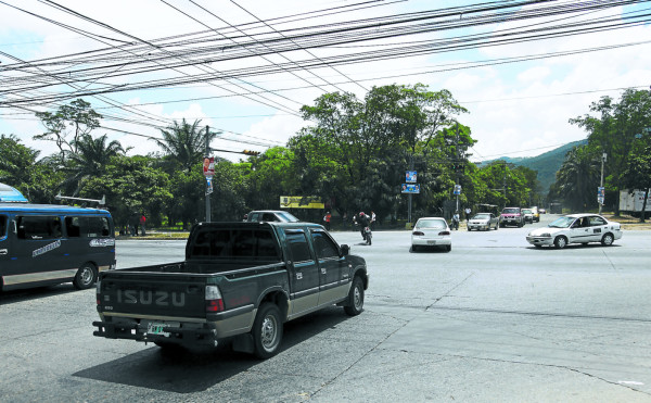 Conductores identifican 17 puntos críticos en bulevares de San Pedro Sula