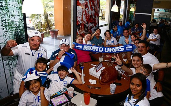 Sampedranos están disfrutando de un gran ambiente en restaurantes