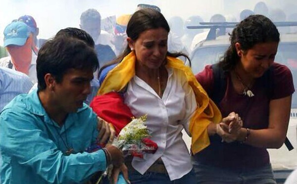 María Corina Machado desafía al chavismo y acude al Parlamento