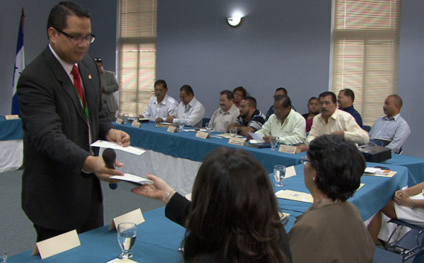 Fijan nuevo salario mínimo para próximos tres años en Honduras
