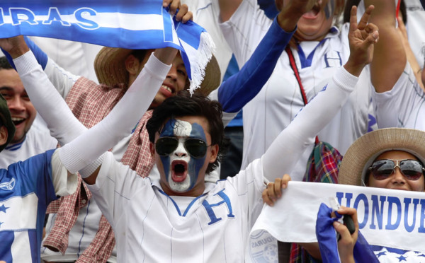 La afición hondureña nunca le falla a la Bicolor