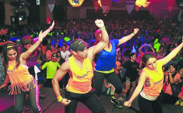 Sampedranos vibraron al ritmo de la zumba